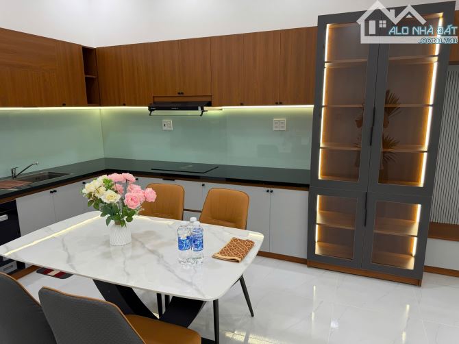 NHÀ 1 MÊ KHU ĐẤU GIÁ CÔNG AN TRẦN QUÝ CÁP NHÀ MỚI ĐẸP - 18009026