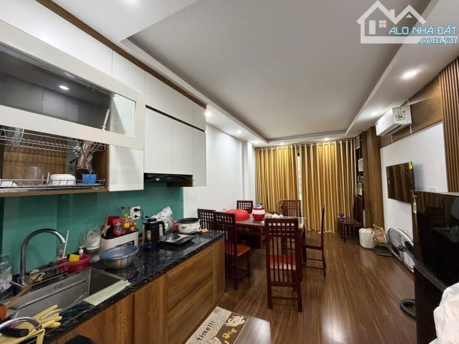 BÁN NHÀ LẠC LONG QUÂN, NGÕ THÔNG 1 NHÀ RA OTO TRÁNH, 38m, 6 TẦNG THANG MÁY, 12.8 Tỷ