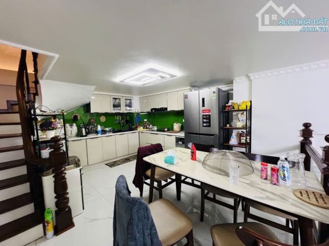 Bán nhà Thụy Khuê, Nhỉnh 11 tỷ, 55m, 5 tầng, sân thoáng, ngõ nông