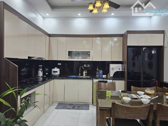 PHÂN LÔ NGÕ 61 LẠC TRUNG NHÀ DÂN XÂY 55m2, GIÁ 11.x TỶ