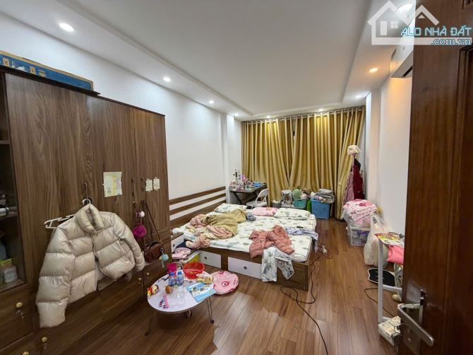 BÁN NHÀ LẠC LONG QUÂN, NGÕ THÔNG 1 NHÀ RA OTO TRÁNH, 38m, 6 TẦNG THANG MÁY, 12.8 Tỷ