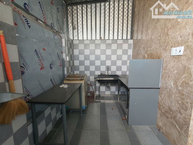 Cho thuê 2 phòng CHDV 30m2 góc 2 mặt tiền khu TĐC Bửu Long giá chỉ 5tr/tháng - 2