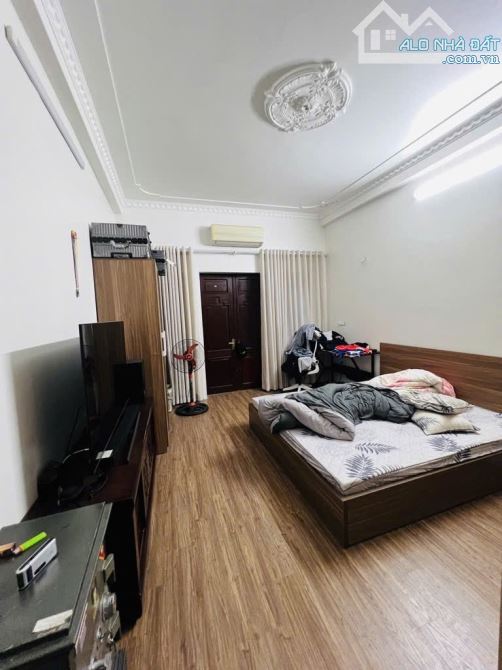 Bán nhà Thụy Khuê, Nhỉnh 11 tỷ, 55m, 5 tầng, sân thoáng, ngõ nông