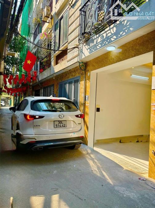 Sống trong con phố Yên Lạc, Hai Bà Trưng, dt to 54m2 x 5 tầng mt 4.5m giá 17.5 tỷ. PH