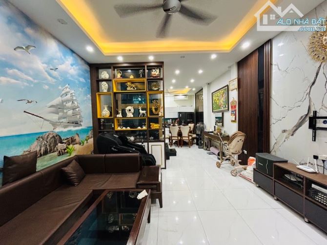 Nhỉnh 17 Tỷ Nhà Lô Góc - Ngõ Thông Ô Tô Thang Máy KD 54M -5 Tầng, Hai Bà Trưng.