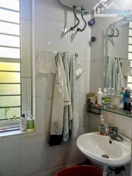 Biệt thự (tầng 2) mặt phố Nguyễn Chế Nghĩa quận Hoàn Kiếm, diện tích sử dụng 50 m2 gồm 2 P