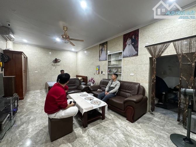 BÁN NHÀ PHỐ TÂN MAI 2 TẦNG VÀI BƯỚC RA Ô TÔ, 100m2 - 9.9 TỶ