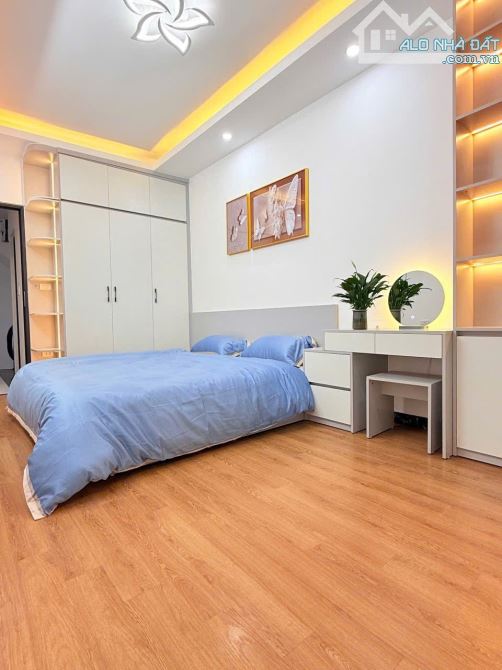 Bán Nhà Đường Bưởi, 34m2, 5 tầng chỉ 7.99 tỷ, sổ đỏ, ngõ rộng