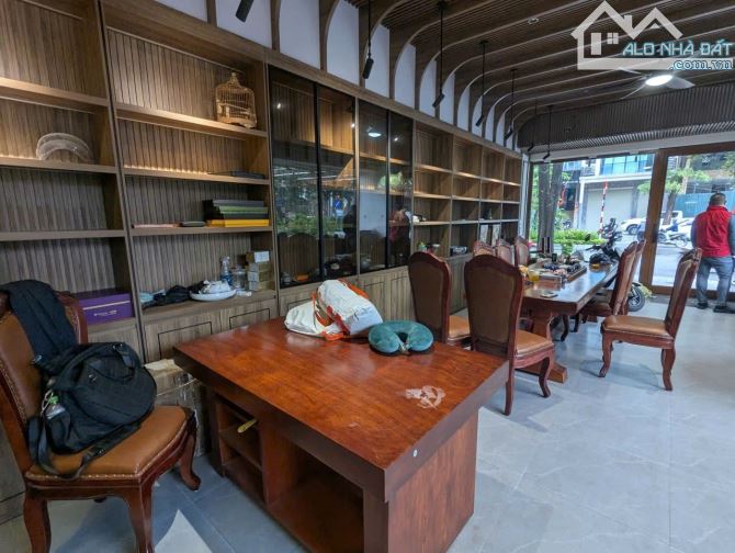 BÁN TOÀ NHÀ 7T THANG MÁY PHỐ NGHĨA ĐÔ DT70m NHÀ LÔ GÓC 3 MẶT ĐƯỜNG VỈA HÈ OTO TRÁNH. 29TỶ