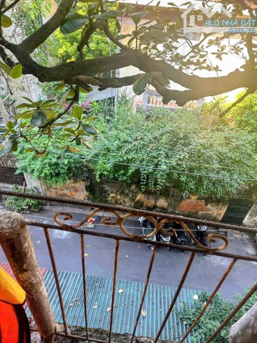 Biệt thự (tầng 2) mặt phố Nguyễn Chế Nghĩa quận Hoàn Kiếm, diện tích sử dụng 50 m2 gồm 2 P