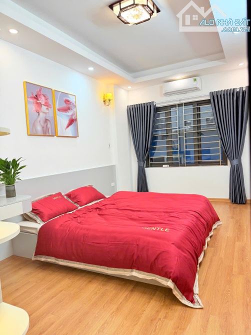 Bán Nhà Đường Bưởi, 34m2, 5 tầng chỉ 7.99 tỷ, sổ đỏ, ngõ rộng