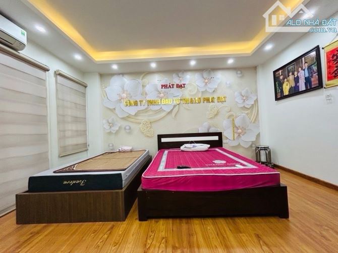 Nhỉnh 17 Tỷ Nhà Lô Góc - Ngõ Thông Ô Tô Thang Máy KD 54M -5 Tầng, Hai Bà Trưng.