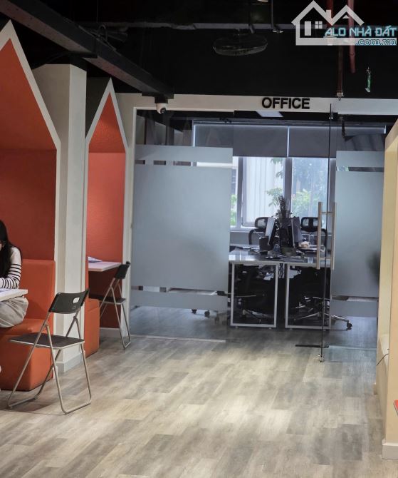 Bán gấp sàn văn phòng phố Tây Sơn, Đống Đa 900m2, lô góc chỉ 60 tr/m2, giá rất tốt.