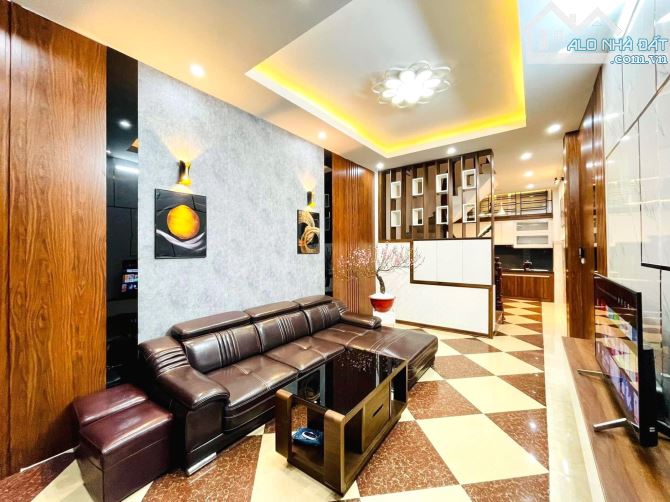 CHÍNH KINH - 10m RA PHỐ - MẶT NGÕ - NHÀ ĐẸP - 35m2 - 5T - 4,5m MẶT TIỀN