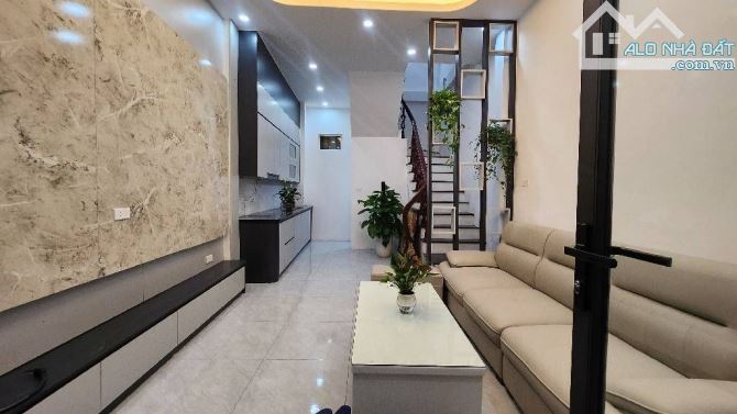 Bán nhà Thụy Khuê, Tây Hồ, 30m2, 7 tỷ 8 - Nhà hiện đại - Ngõ nông - Nội thất đẹp