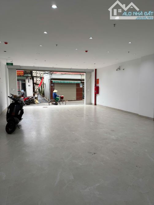 Cho thuê mặt bằng ngõ Tứ Liên, Tây Hồ, DT 60m2, ngõ 2 xe ô tô tránh nhau