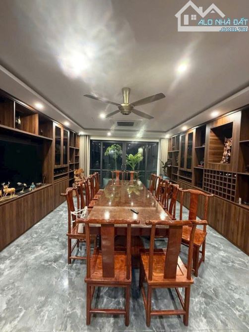 BÁN NHÀ HOÀNG QUỐC VIỆT 70m2 × 5T. HAI THOÁNG - 2 Ô TÔ TRÁNH + VỈA HÈ - MẶT TIỀN RỘNG