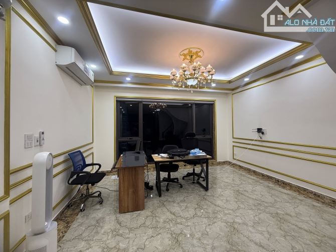 NGUYỄN VĂN HUYÊN, 2 MẶT NGÕ, 1 NHÀ RA PHỐ, 6 TẦNG TM, GARA OTO, 50m MT 4.6m 21.8 Tỷ