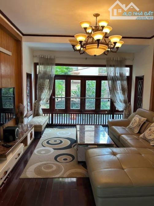 LÔ GÓC LẠC LONG QUÂN, NGÕ THÔNG OTO 7 CHỖ VÀO, 55m, 5 TẦNG, NỘI THẤT GỖ LIM, 18.5 Tỷ