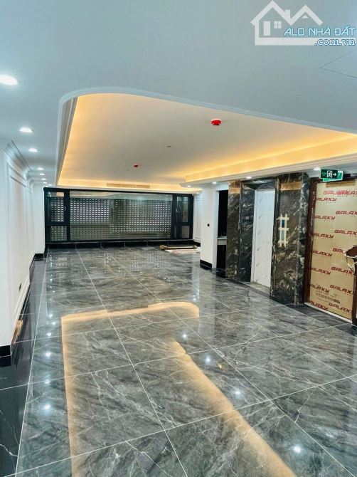 BÁN TOÀ NHÀ 7 TẦNG THANG MÁY LÔ GÓC PHỐ NGUYỄN HOÀNG DT80m2 VỈA HÈ KINH DOANH ĐỈNH. 33 TỶ