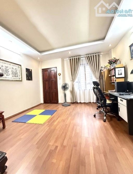 Nhà đẹp hai thoáng Minh Khai-Sát phố-46m-9 tỷ 899