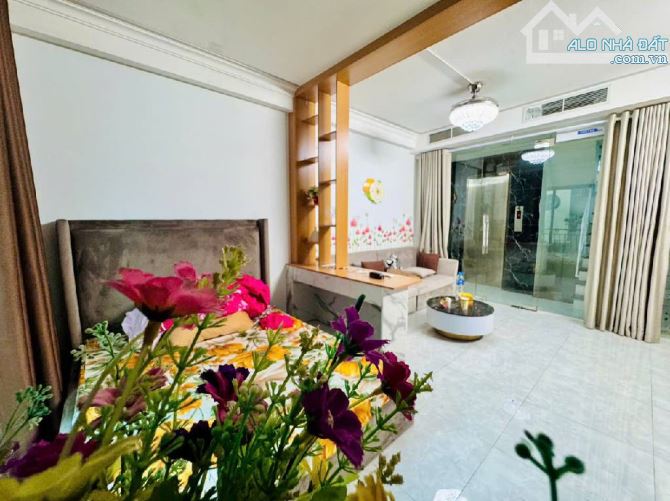 Nhà trung tâm Cầu giấy - giáp Tây hồ- hoàng Quốc việt - dốc Bười