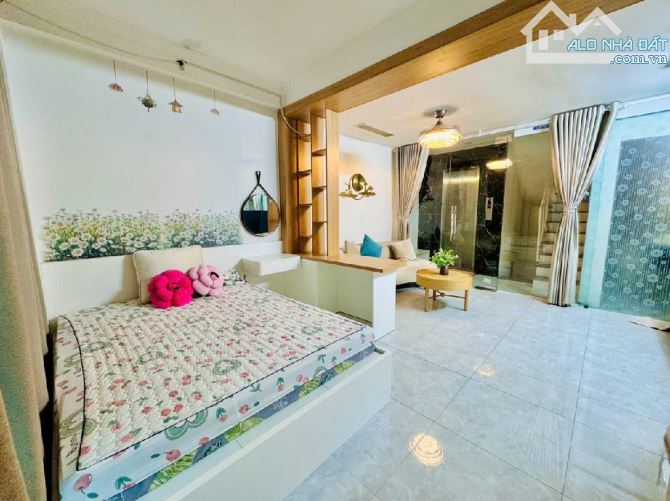 Nhà trung tâm Cầu giấy - giáp Tây hồ- hoàng Quốc việt - dốc Bười