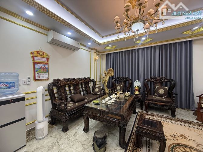 NGUYỄN VĂN HUYÊN, 2 MẶT NGÕ, 1 NHÀ RA PHỐ, 6 TẦNG TM, GARA OTO, 50m MT 4.6m 21.8 Tỷ