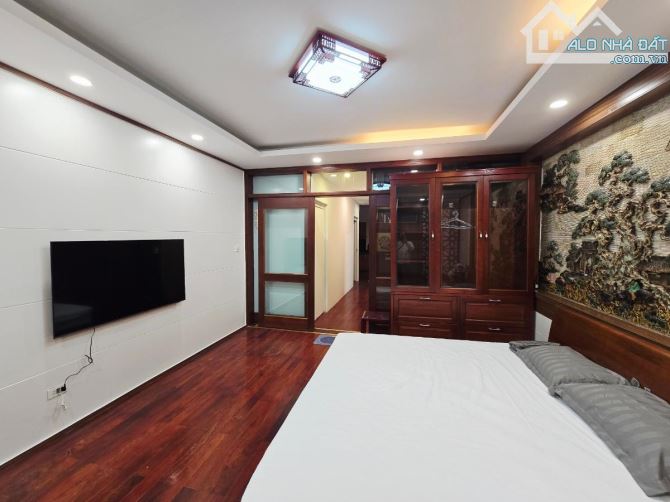 LÔ GÓC LẠC LONG QUÂN, NGÕ THÔNG OTO 7 CHỖ VÀO, 55m, 5 TẦNG, NỘI THẤT GỖ LIM, 18.5 Tỷ