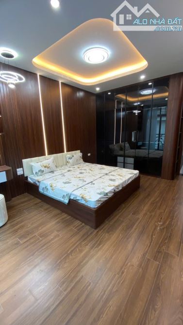 Phân Lô Hoàng Văn Thái, 6 TẦNG THANG MÁY, GARA Ô TÔ, FULL NỘI THẤT, MẶT NGÕ Ô TÔ TRÁNH