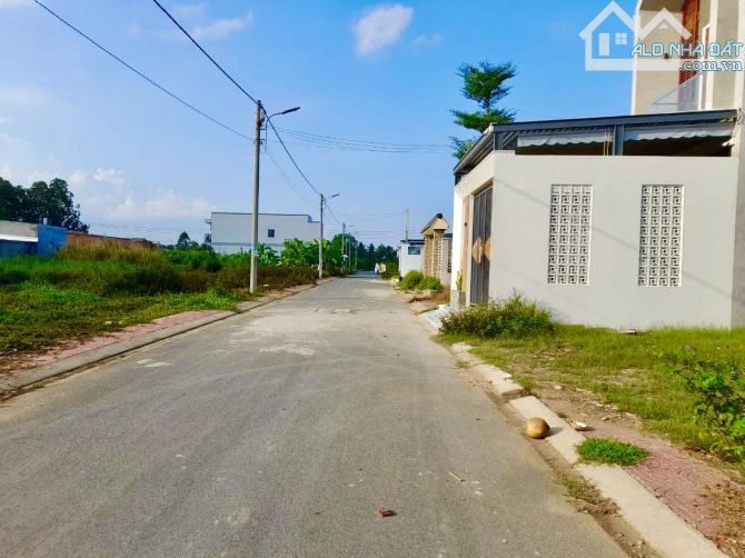 Nhà nhánh cf tím khu dân cư gần cách trường điểm