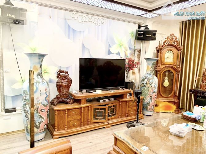 Thịnh Hào 1, mặt đường ôtô, KD sầm uất, 2 thoáng, 6 tầng TM, DT 42/47T2, MT4.35, giá 17 tỷ