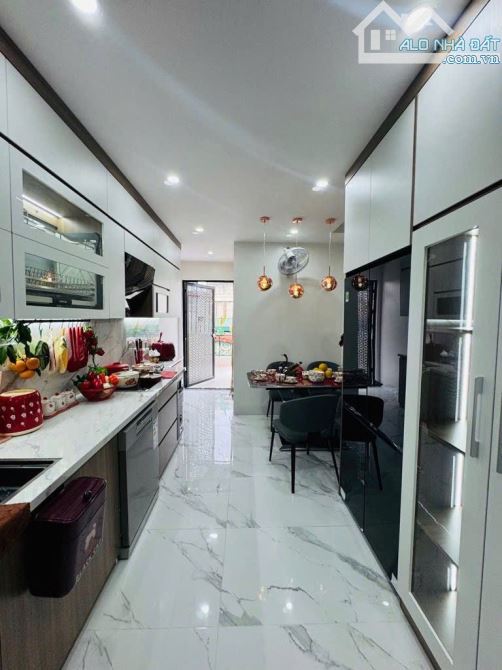 Cực hiếm! Nhà LÊ THANH NGHỊ (Phố Giảng Viên) 40m2,5 Tầng Thang Máy, Ngõ Nông Giá 8.6 T