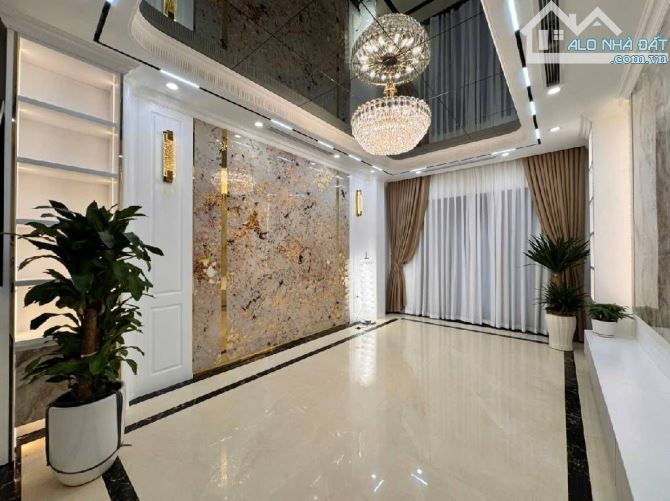 NHÀ PHÂN LÔ HOÀNG QUỐC VIỆT, 55M x 6T, THANG MÁY, Ô TÔ TRÁNH, KD – 26,8 TỶ