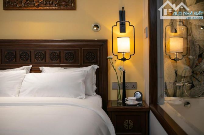 Bán Khách Sạn mặt phố Hàng Bông 300m2 x 12T x MT 10m - Giá 300 tỷ