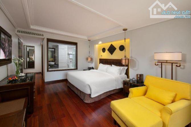 Bán Khách Sạn mặt phố Hàng Bông 300m2 x 12T x MT 10m - Giá 300 tỷ