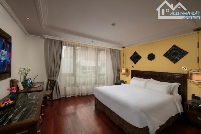 Bán Khách Sạn mặt phố Hàng Bông 300m2 x 12T x MT 10m - Giá 300 tỷ