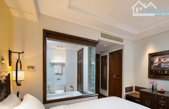 Bán Khách Sạn mặt phố Hàng Bông 300m2 x 12T x MT 10m - Giá 300 tỷ