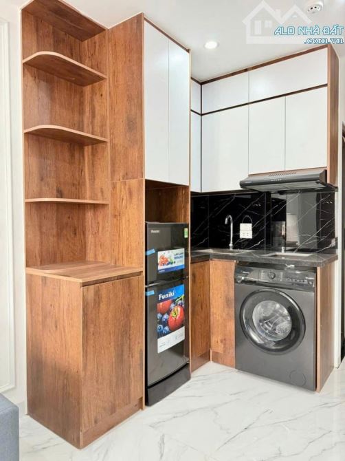 Toà CCMN Trung Kính, 95m² x 7T, MT 10m, 21 phòng khép kín, PCCC, dòng tiền ~100 triệu/ th