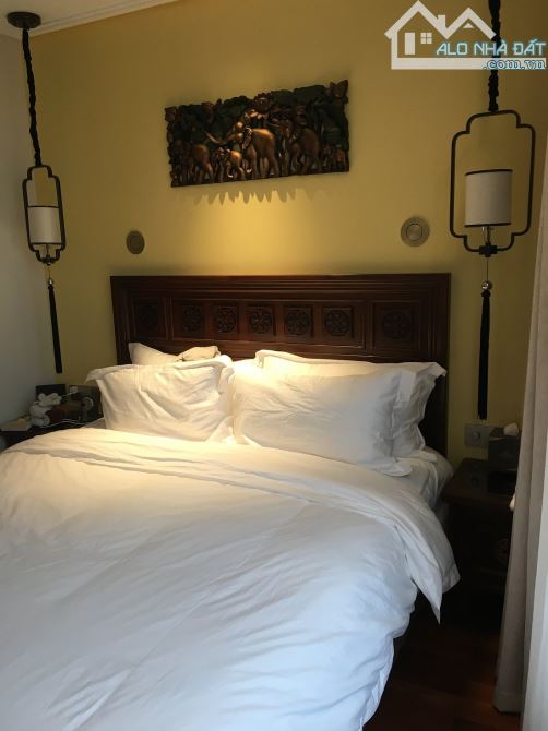 Bán Khách Sạn mặt phố Hàng Bông 300m2 x 12T x MT 10m - Giá 300 tỷ