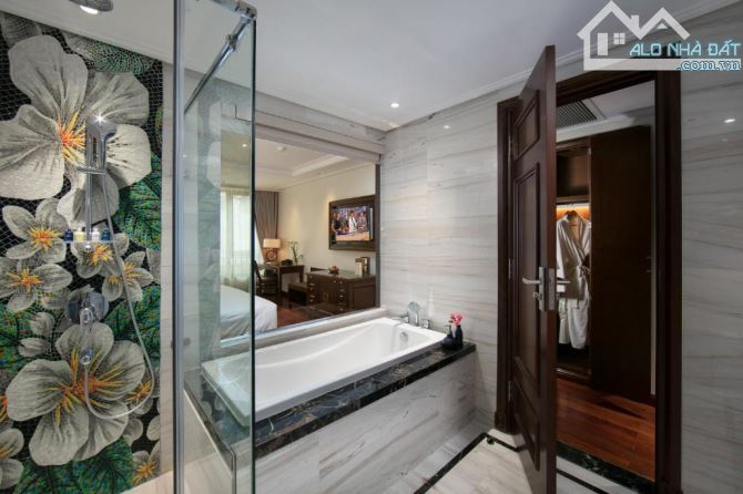 Bán Khách Sạn mặt phố Hàng Bông 300m2 x 12T x MT 10m - Giá 300 tỷ