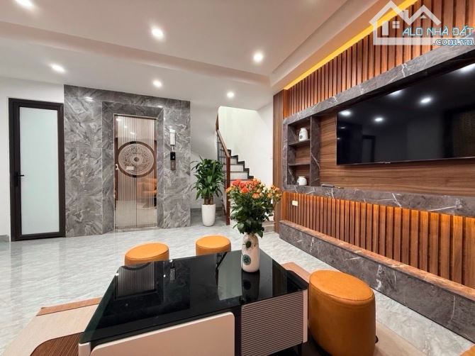 ĐỊNH CÔNG THƯỢNG - NHÀ ĐẸP GIẢM LUÔN NỬA TỶ - VỀ Ở LUÔN