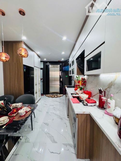 Cực hiếm! Nhà LÊ THANH NGHỊ (Phố Giảng Viên) 40m2,5 Tầng Thang Máy, Ngõ Nông Giá 8.6 T