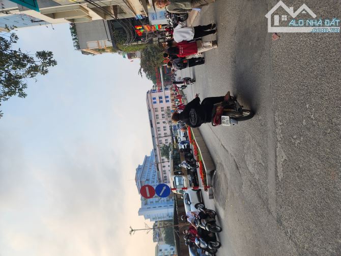 ChÍNH CHỦ CẦN BÁN GẤP NHÀ MẶT PHỐ HÀ NỘI 120M2 MT 6M, 2 THOÁNG Giá 33 Tỷ