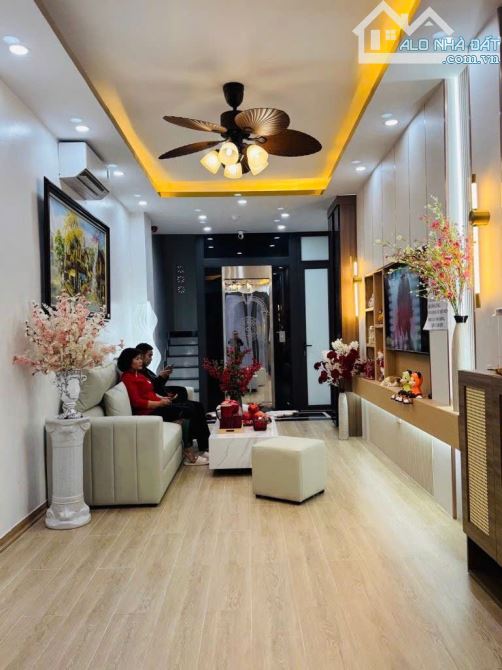Cực hiếm! Nhà LÊ THANH NGHỊ (Phố Giảng Viên) 40m2,5 Tầng Thang Máy, Ngõ Nông Giá 8.6 T