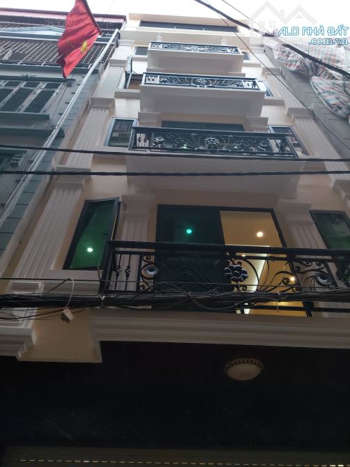 Bán tòa nhà căn hộ 16 phòng cho thuê phố Tôn Đức Thắng 70 m2 x 7 t lô góc 23,8 ty