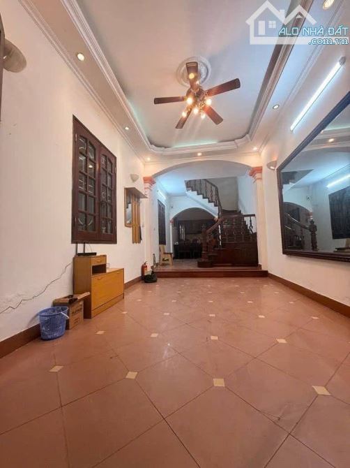 BÁN NHÀ 4TẦNG DÂN XÂY TOÀN GỖ LIM LÔ GÓC MẶT NGÕ ÔTÔ KINH DOANH Ở ĐẠI LA GIÁ 13,5 TỶ CÓ TL