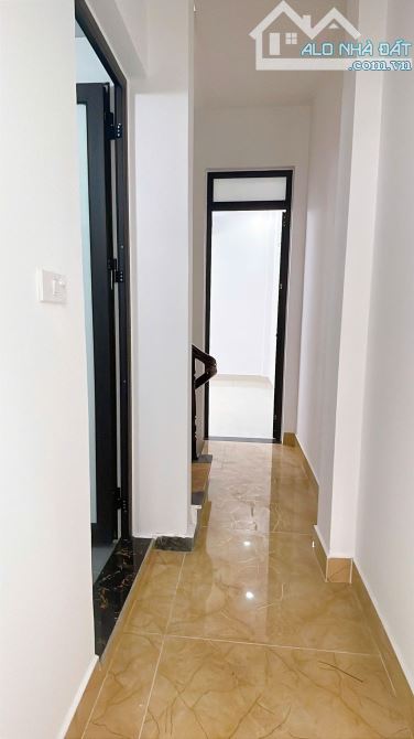 NHÀ ĐẸP TRUNG TÂM CẦU GIẤY, LÔ GÓC THOÁNG SÁNG,SÂN TRƯỚC NHÀ RỘNG, 47M2, 4 TẦNG, 11.5 tỷ.