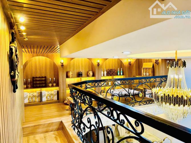 HOÀNG HOA THÁM -TÂY HỒ - HÀ NỘI - GẦN Ô TÔ - NHÀ ĐẸP 5 TẦNG - Ở LUÔN