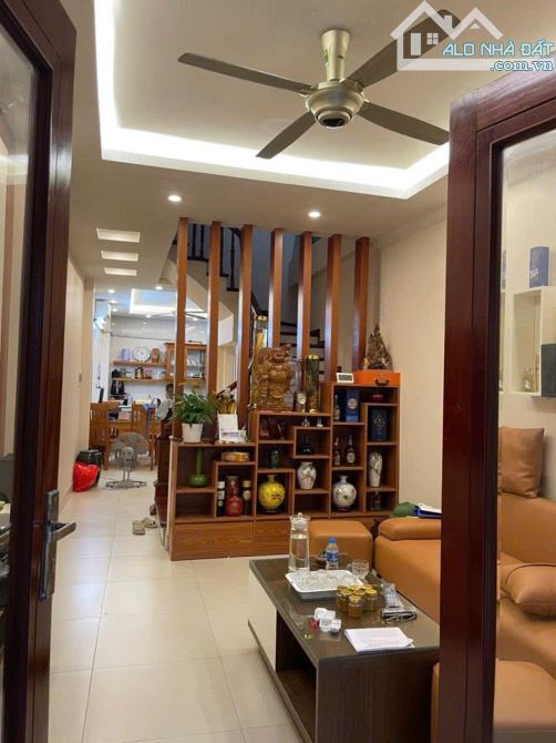 13.8 tỷ Trịnh Đình Cửu, Hoàng Mai DT 52m 5T MT 3.5m ngõ ba gác thông 10m ra phố chính